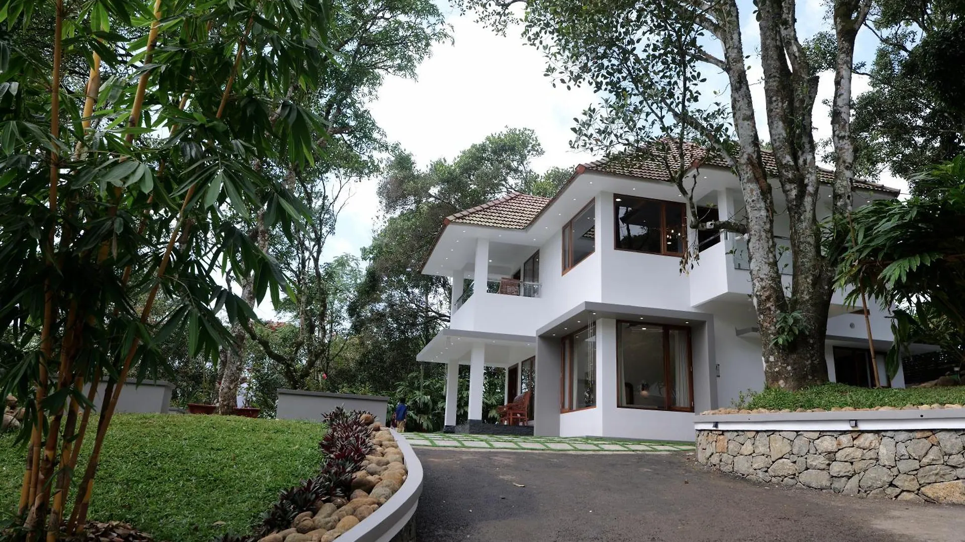 Elam Villa Pirmed