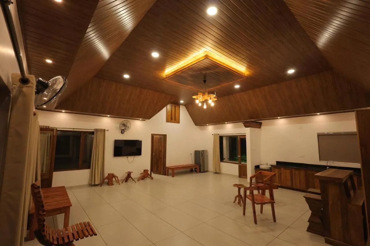 Elam Villa Pirmed
