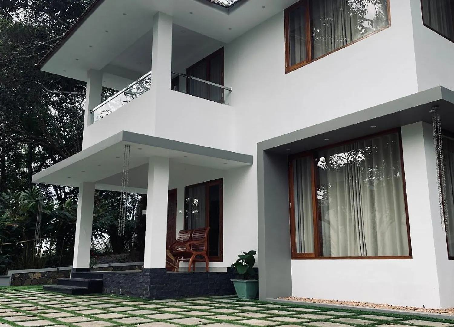 Elam Villa Pirmed 0*,  India