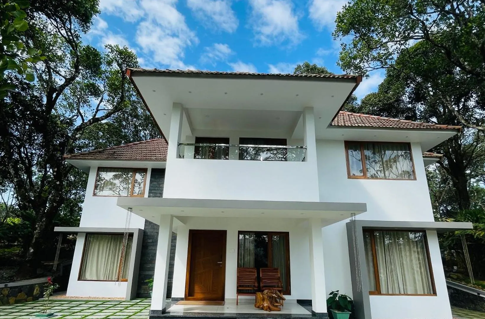 Elam Villa Pirmed