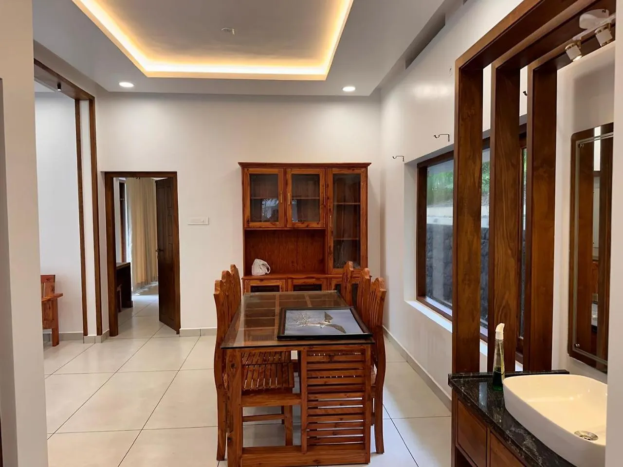 Elam Villa Pirmed