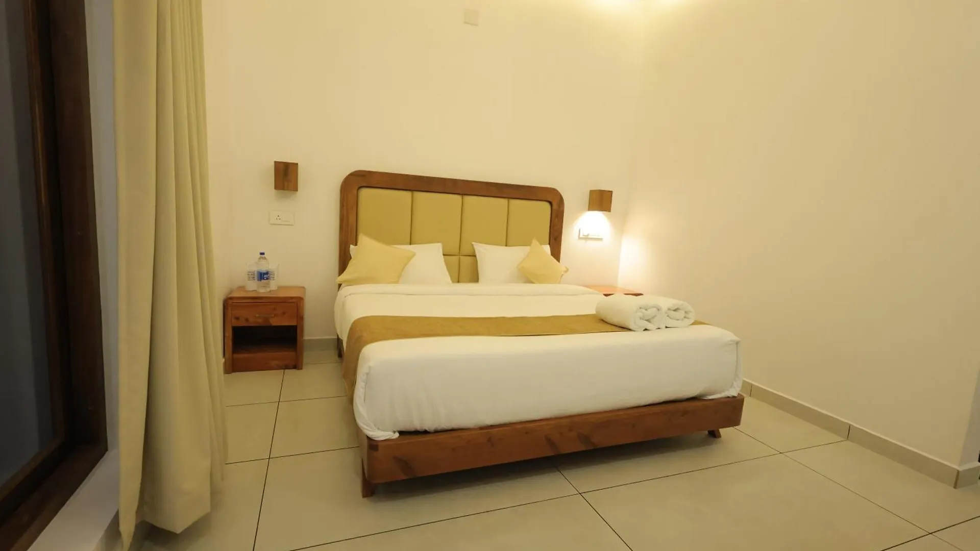 Elam Villa Pirmed