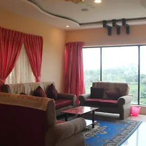 Resort Biglaand Dew Castle, Pirmed