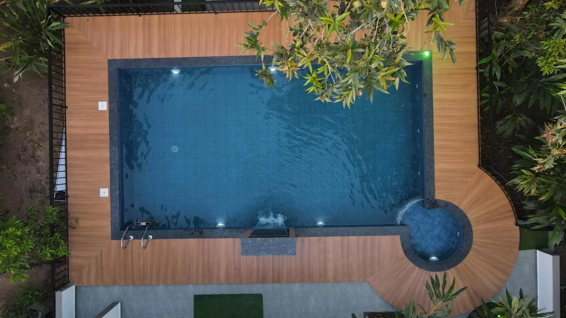 Elam Villa Pirmed 0*,  India